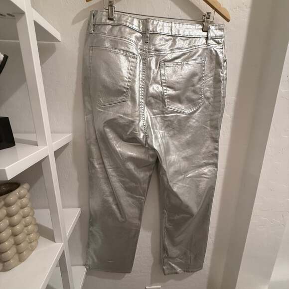 LOFT - Picture 2 of 2